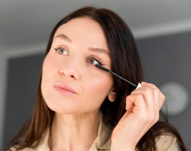 Woman doing eyeliner | Free Photo