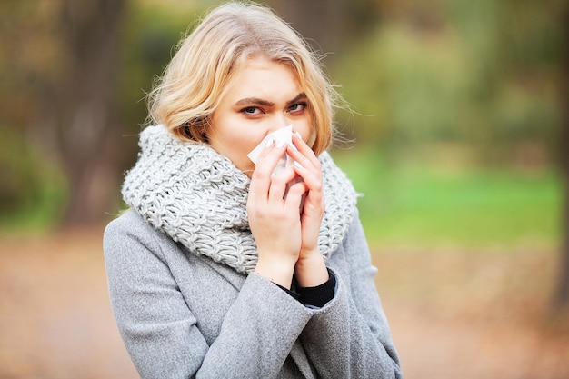 Premium Photo | Woman feeling cold in autumn park