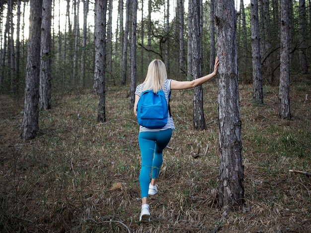 Женщина В Лесу Фото