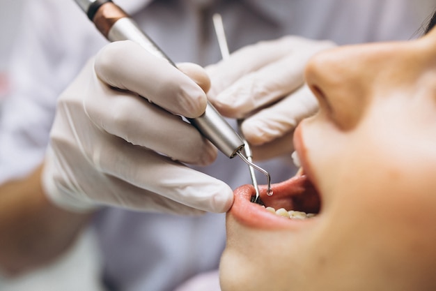 woman-patient-dentist_1303-9364.jpg (626×417)