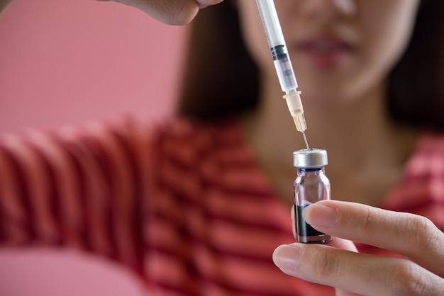 Woman putting a vaccine Free Photo