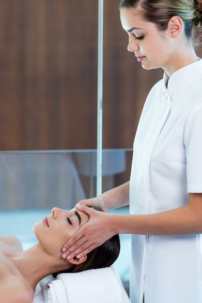 Premium Photo Woman Receiving Massage From Masseur