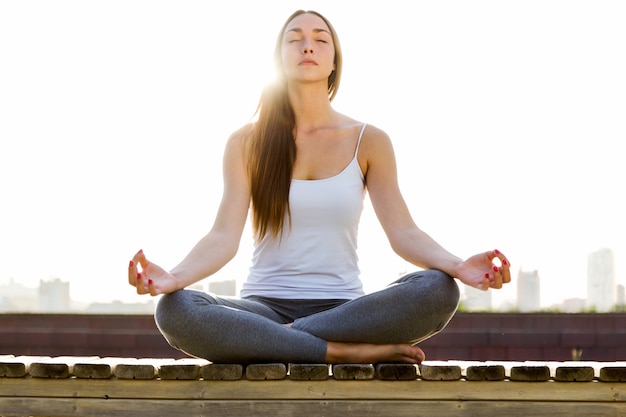 Woman sitting on the floor with crossed legs Photo | Premium Download