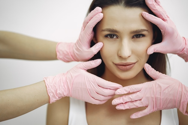 woman-standing-cosmetology-studio_1157-33855.jpg (626×417)