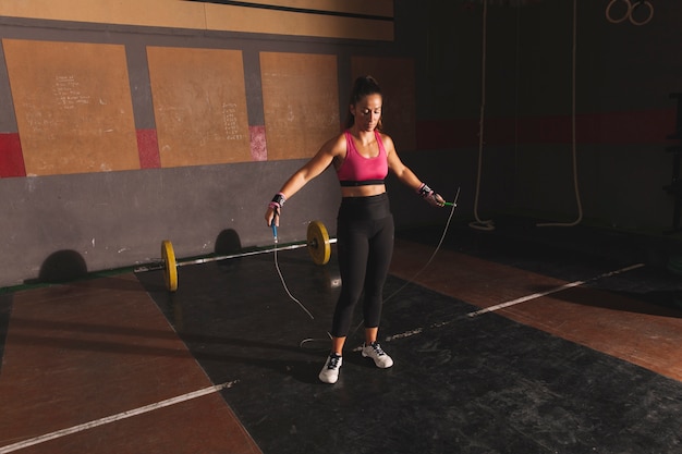 Woman training with skipping rope Free Photo