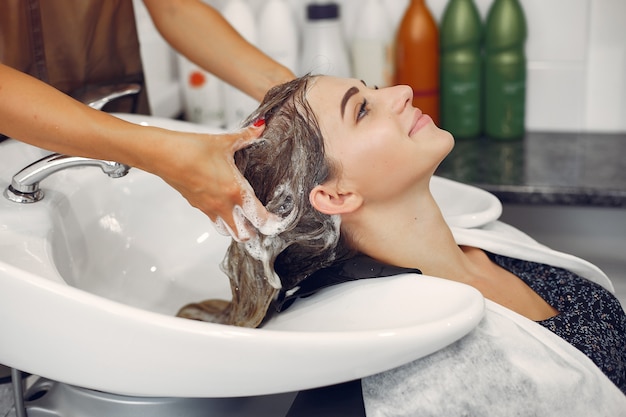 Woman washing head in a hairsalon Free Photo