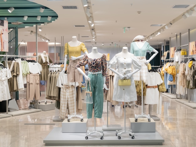 Premium Photo | Women's fashion store in the shopping center