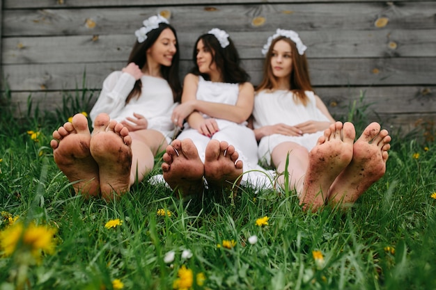 Womens Feet On The Grass Photo Free Download 