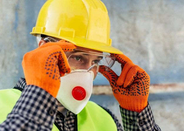 Premium Photo Worker Adjusting His Protective Glasses While Wearing