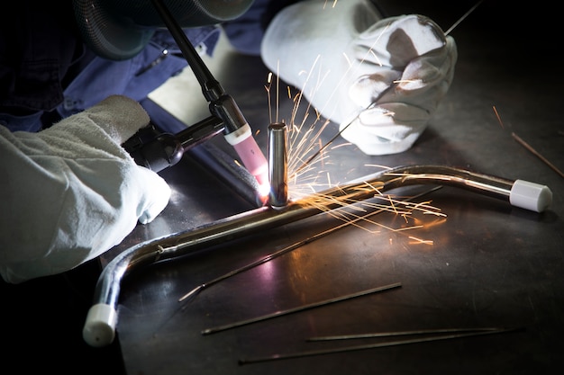 Premium Photo Worker Use Argon Gas Steel Welding