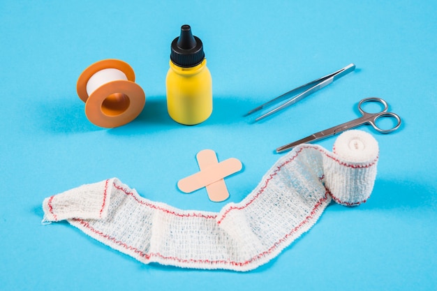 Wound dressing medical equipments on blue background Free Photo