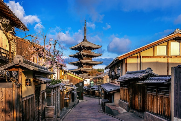 Free Photo | Yasaka pagoda and sannen zaka street in kyoto, japan.