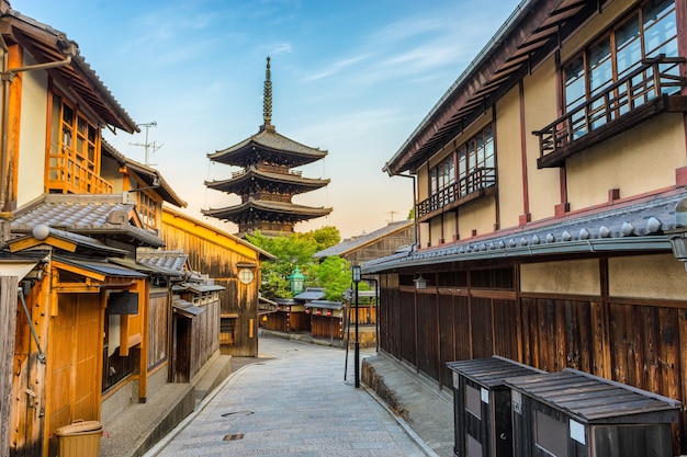 Premium Photo | Yasaka pagoda on a traditional street, kyoto