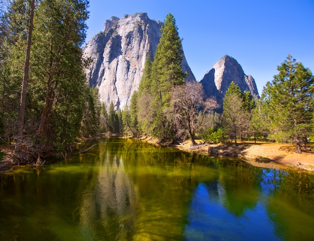 Yosemite merced river and half dome in california Premium Photo