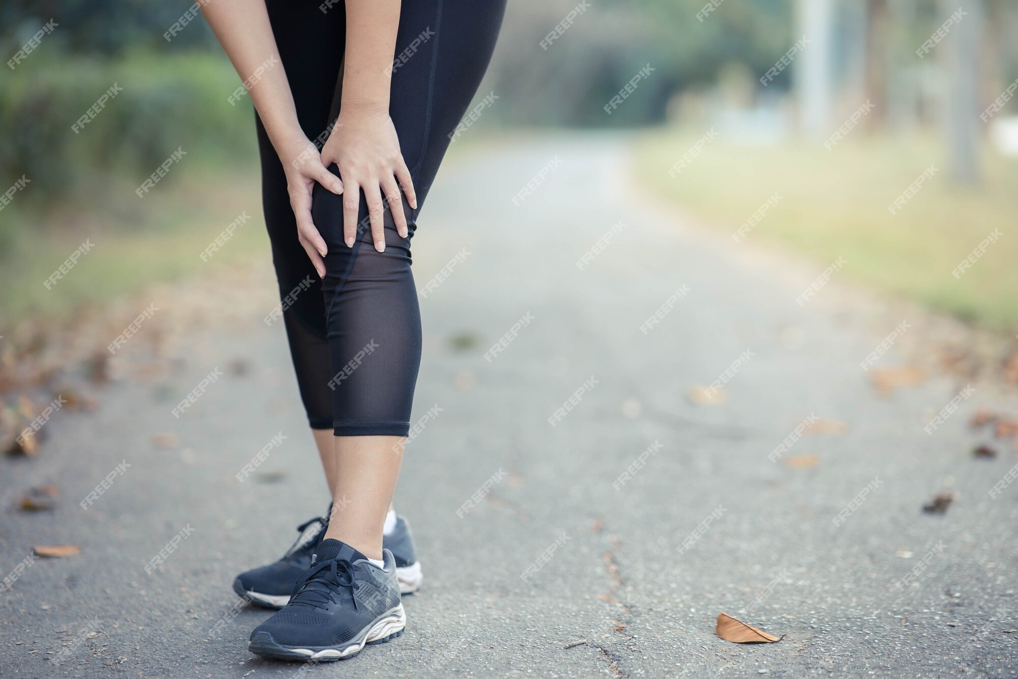 premium-photo-a-young-asian-woman-sore-knees-after-running