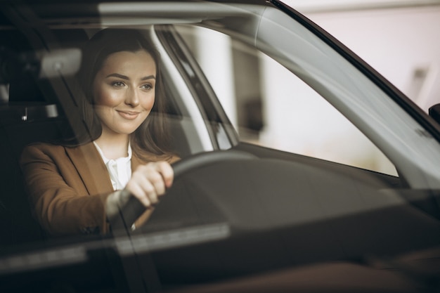 Young business woman sitting in car Free Photo