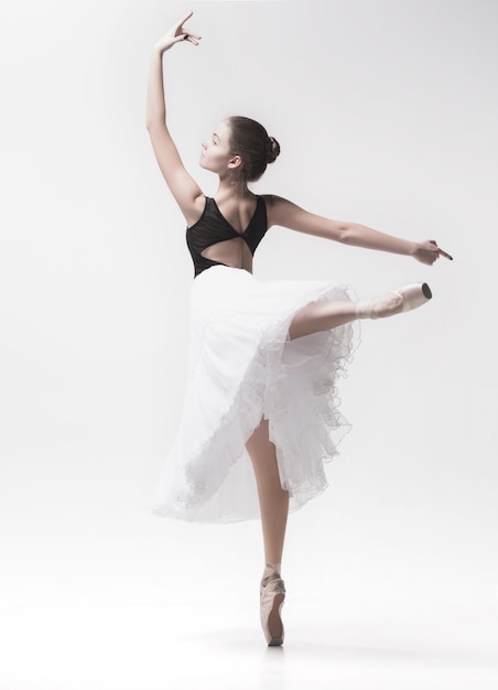 Giovane Ballerina Di Danza Classica Foto Gratis