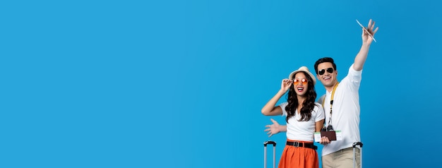 Young couple holding passports and ready for travel Premium Photo