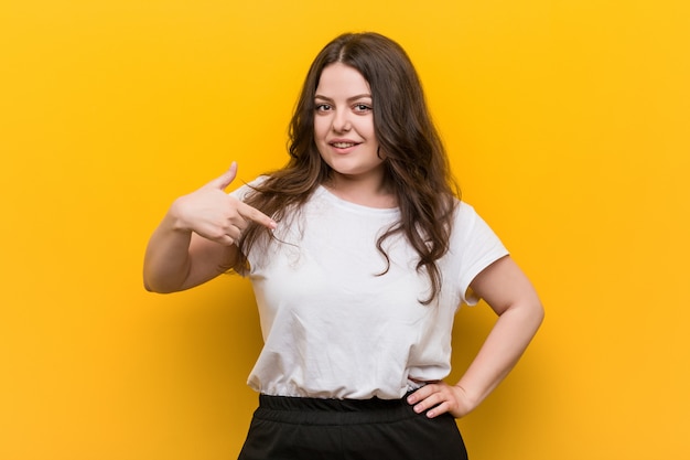 Premium Photo | Young curvy plus size woman person pointing proud and ...