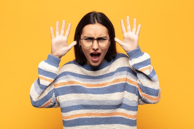 Premium Photo | Young hispanic woman screaming in panic or anger ...