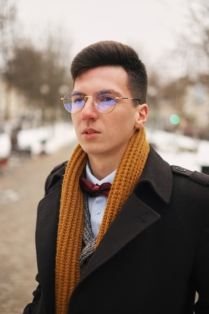 Young man with a urban look in new york city. Premium Photo