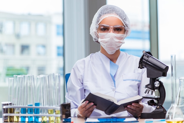 Young student working with chemical solutions in lab Premium Photo