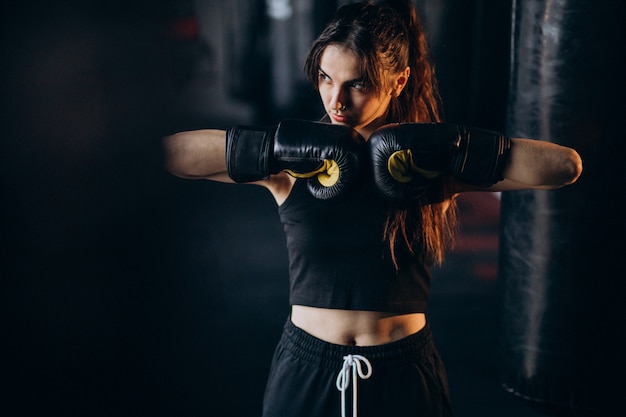 Young woman boxer training at the gym Free Photo