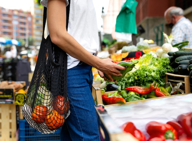 Free Photo | Young woman doing her groceries shopping