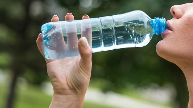 Бутилированная вода может содержать опасные компоненты