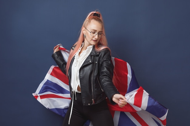 Premium Photo Young Woman Expat In Eyeglasses With Great Britain Flag