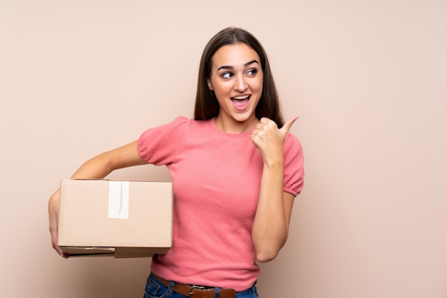 Premium Photo Young Woman Holding A Box To Move It To Another Site