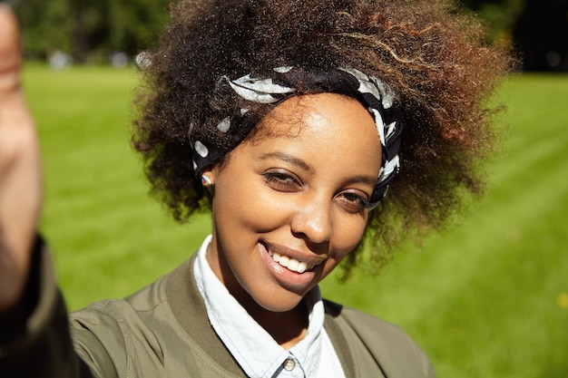 Free Photo Young Woman With Curly Hair Wearing Bandana