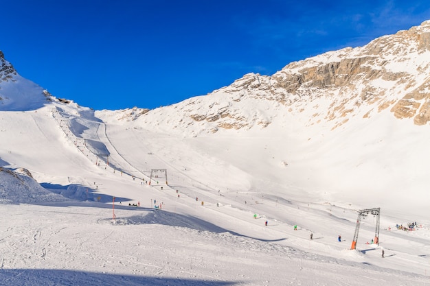 Premium Photo | Zugspitze glacier ski resort in bavarian alps, germany.