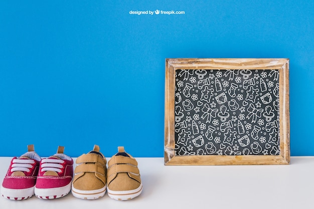 Download Free PSD | Baby mockup with slate and two pairs of shoes