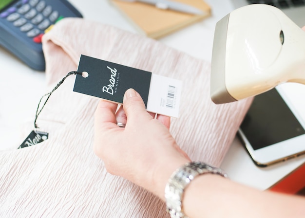 Barcode scanner is scanning the price tag Free Psd