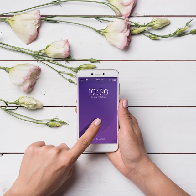 Beautiful smartphone mockup with floral decoration PSD Template