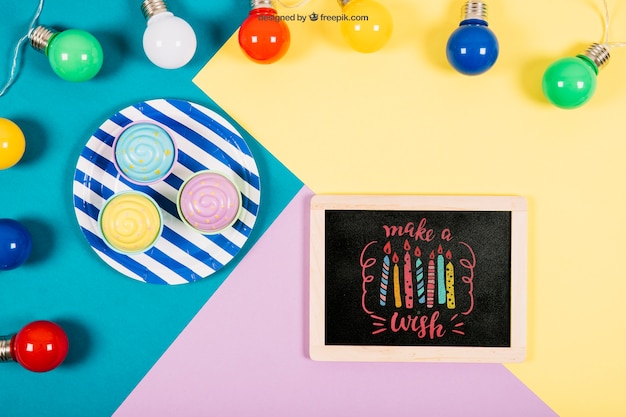 Download Free PSD | Birthday mockup with slate and colorful bubls