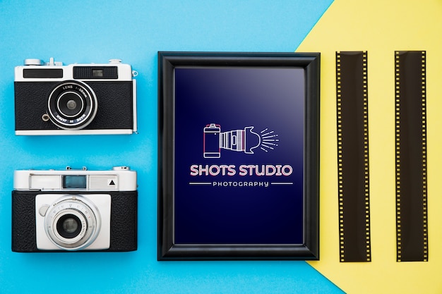 Download Free PSD | Black frame mockup with photography concept