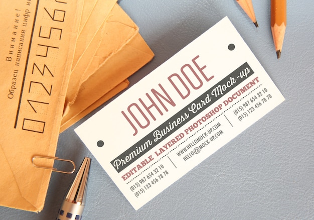 Business card mockup template with envelops on background with pencils Premium Psd
