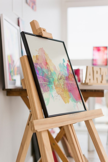 Canvas mockup in art studio | Free PSD File