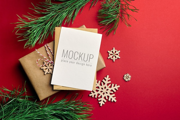 Premium PSD | Christmas greeting card mockup with gift boxes and pine