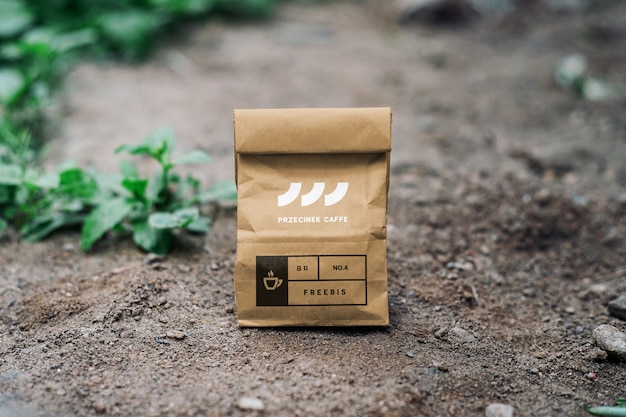 Download Coffee bag mockup in nature | Premium PSD File