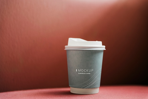 Free PSD | Coffee cup mockup in a red backdrop