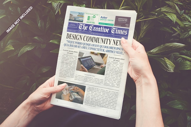 Download Premium PSD | Daily newspaper mockup