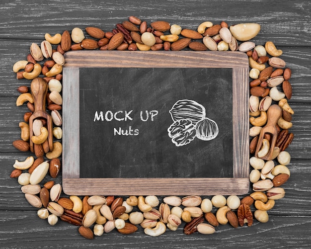 Download Free PSD | Delicious nuts concept mock-up