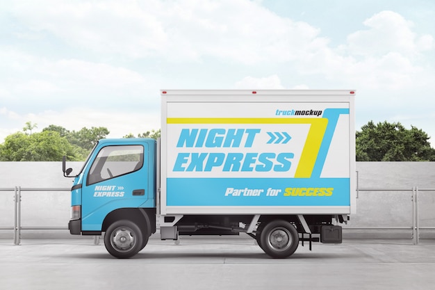 Premium PSD | Delivery box truck advertising mockup