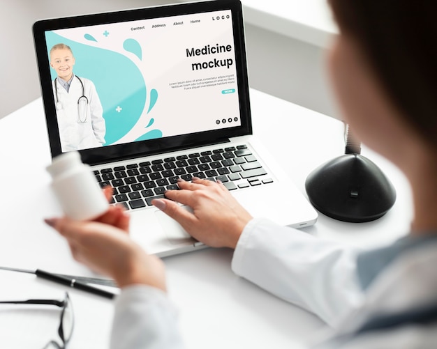 Download Free PSD | Female doctor working on a mock-up laptop