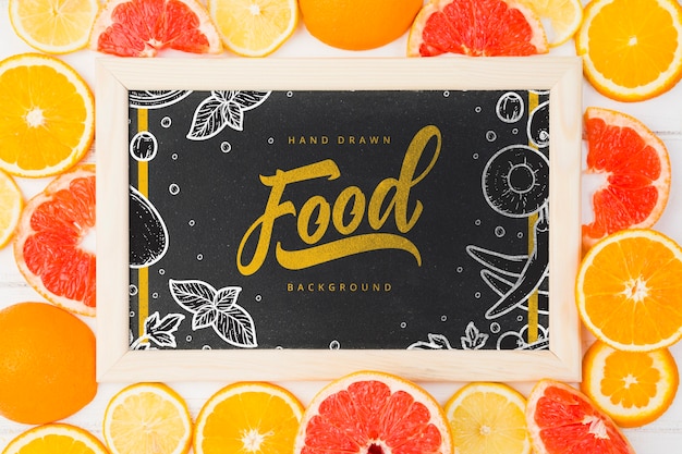 Flat lay slate mockup with summer elements Free Psd