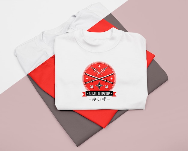 Download Free PSD | Flat lay of t-shirt concept mock-up