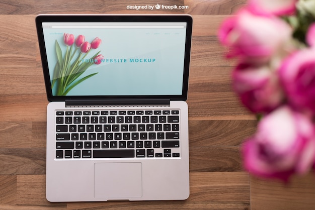 Download Free PSD | Floral laptop mockup